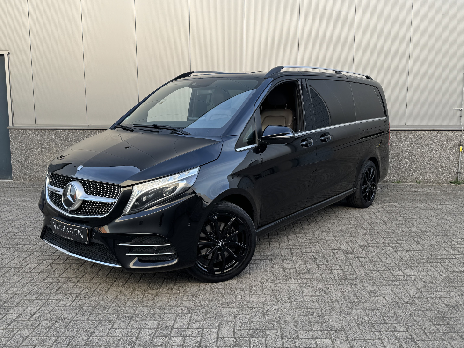 48883078-43.jpg